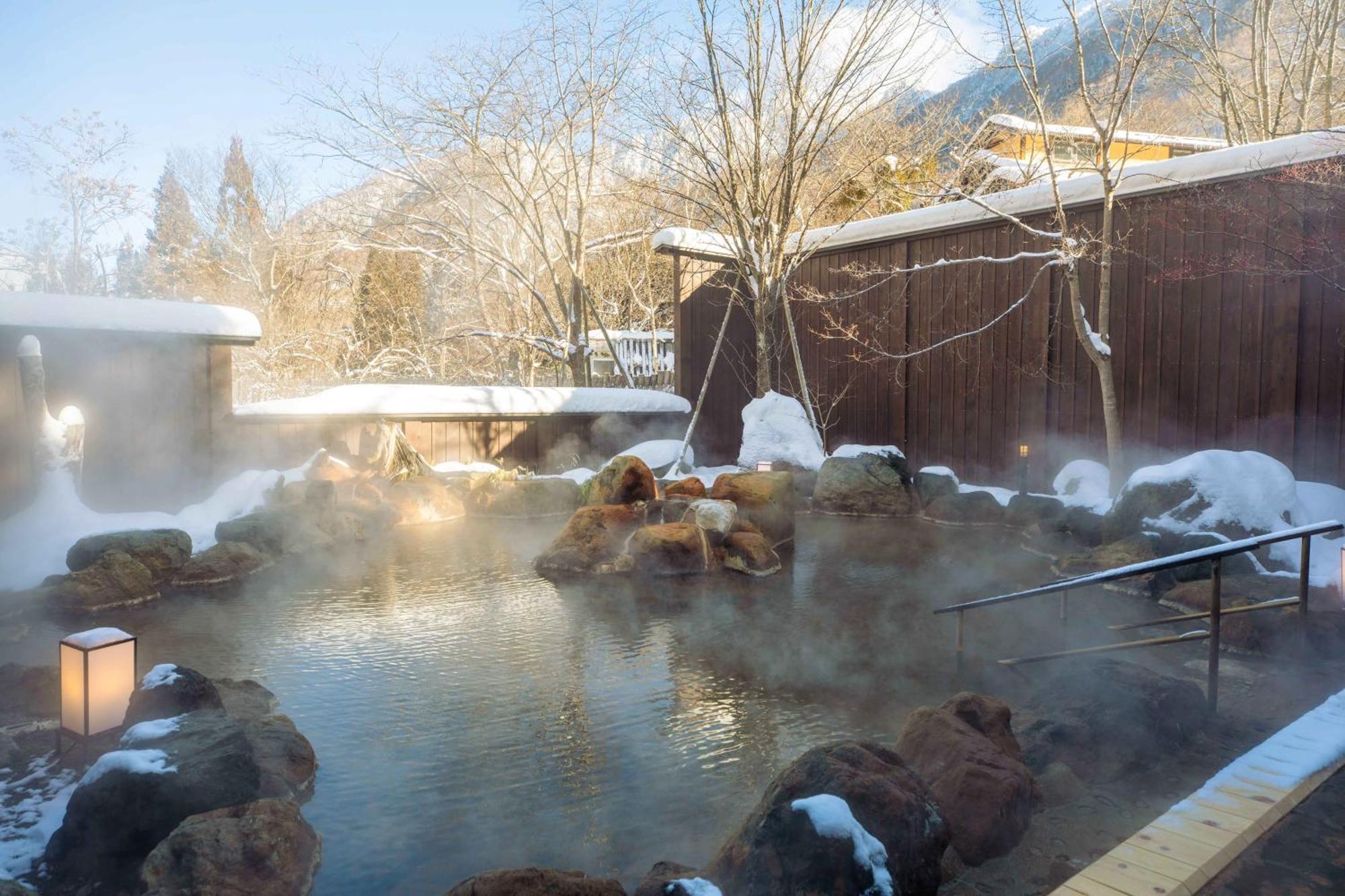 Miyama Ouan Kyoritsu Resort Takayama (Gifu) Exterior foto A hot spring in Japan