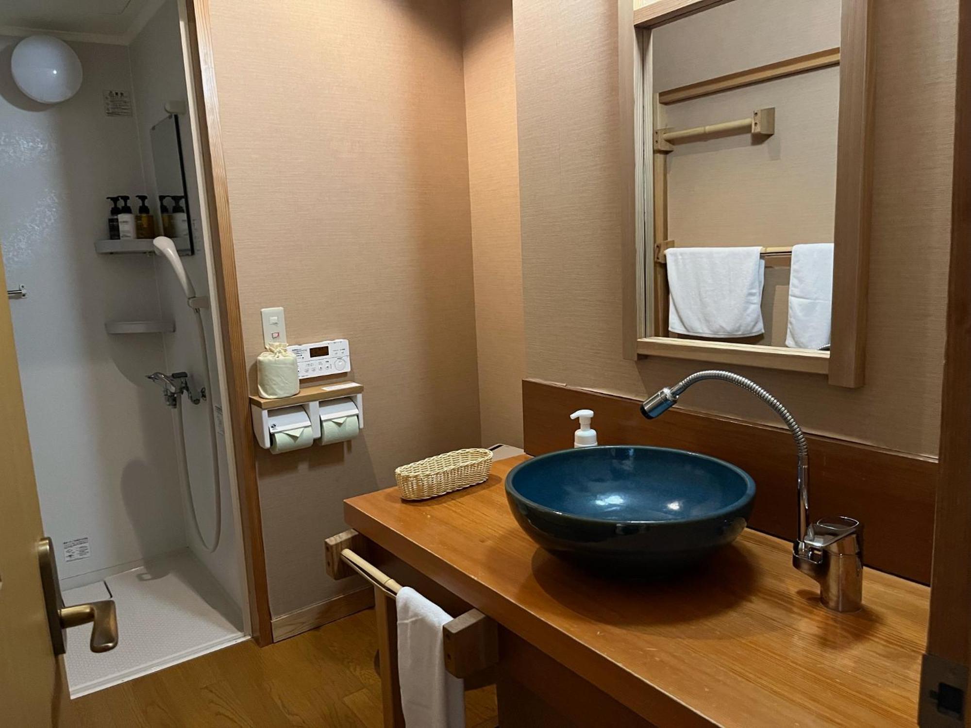 Miyama Ouan Kyoritsu Resort Takayama (Gifu) Exterior foto Bathroom in a hotel