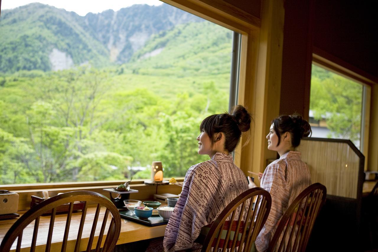 Miyama Ouan Kyoritsu Resort Takayama (Gifu) Exterior foto A view of Mount Yōtei from a restaurant in Niseko