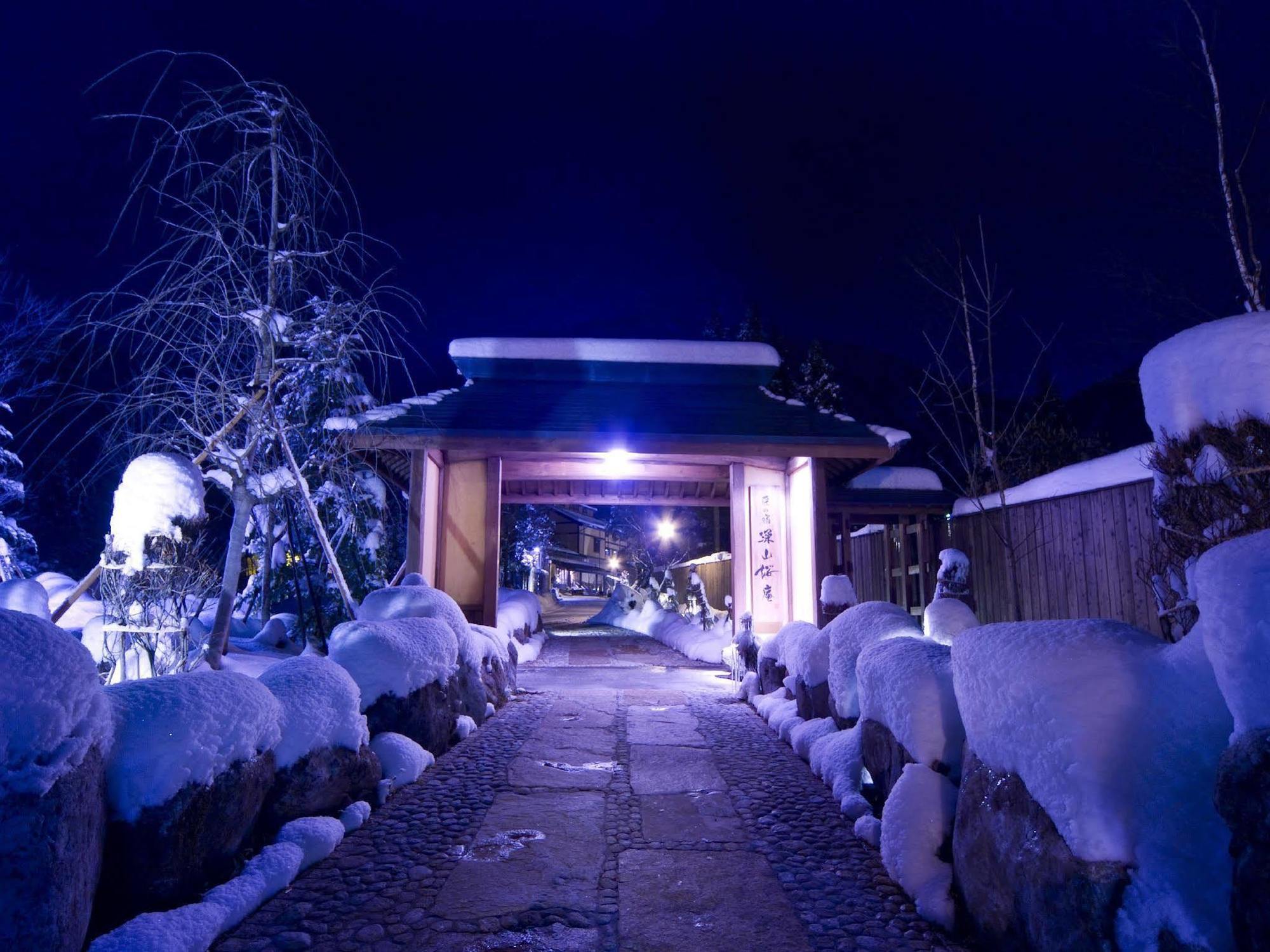 Miyama Ouan Kyoritsu Resort Takayama (Gifu) Exterior foto The entrance to the hot spring