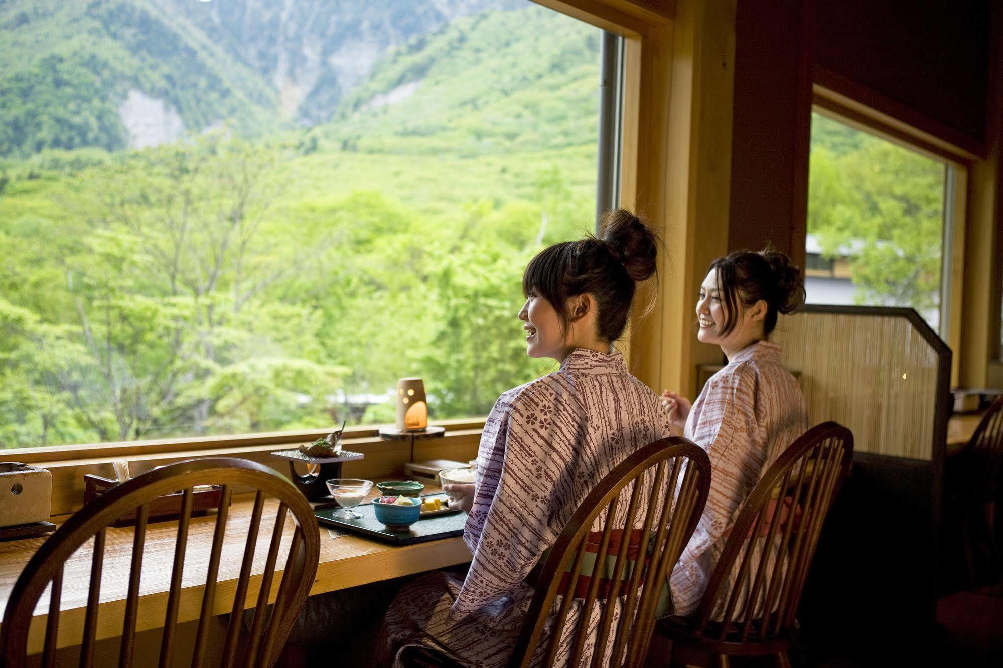 Miyama Ouan Kyoritsu Resort Takayama (Gifu) Exterior foto A view from the dining room